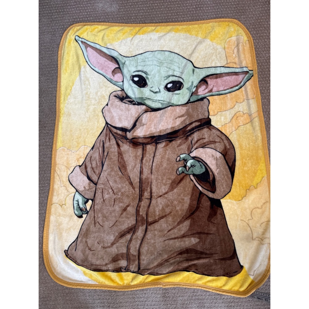 Star Wars The Mandalorian‎ Grogu Baby Yoda Fleece Throw Blanket 36x45 Yellow